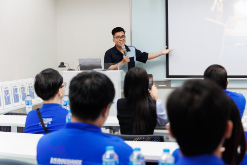 With the sword of Microsoft hanging over it, Blizzard quietly drops Overwatch in Korea into the hands of Nexon